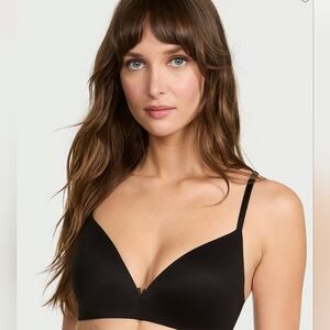 VICTORIA SECRET LOVE CLOUD IN BLACK SIZE 34C NWT